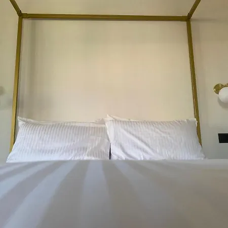 Bed and breakfast Maldestra 4*